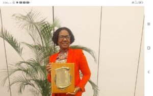 HONOR A QUIEN HONOR MERECE ES RECONOCIDA LA LICDA. WANDA FARREL DIRECTORA REGIONAL 01 DE BARAHONA